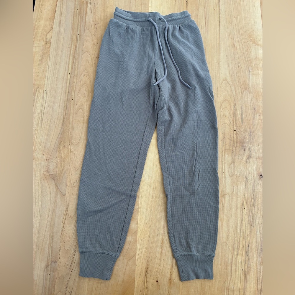 Aritzia Sunday Best Taupe Joggers